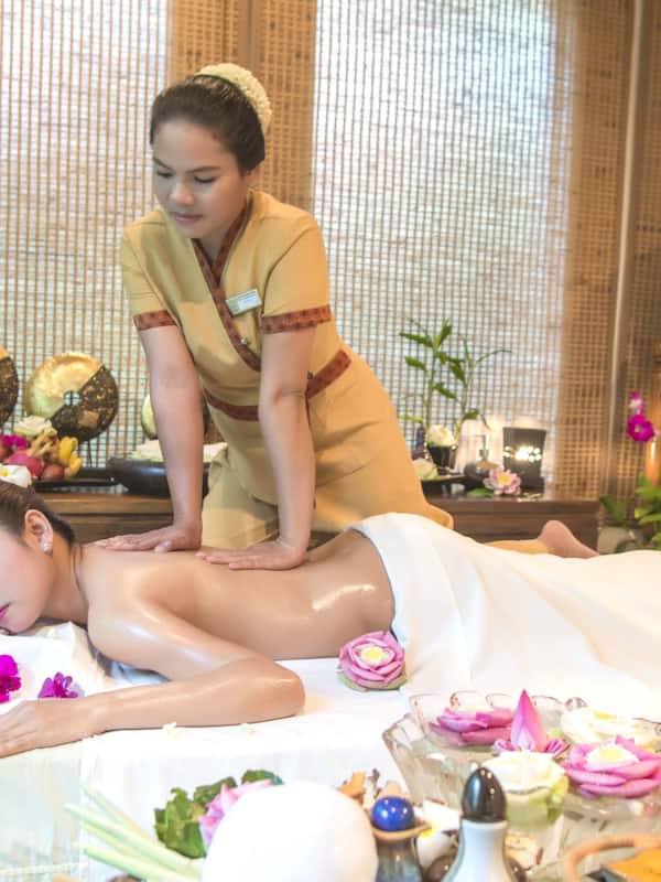 Couples treatment room(s), sauna, hot tub, steam room, body treatments