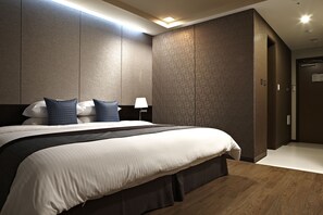 Deluxe King Room | In-room safe, desk, laptop workspace, blackout drapes - Ocloud Hotel Gangnam (Seoul)