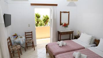 Superior Twin Room, Accessible, Non Smoking | Hypo-allergenic bedding available, desk, soundproofing, WiFi (free)