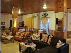 Interior detail - Athina Rooms (Rethymno)