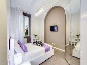Double Room | In-room safe, iron/ironing board, free WiFi, bed sheets - Colosseo Panoramic Rooms (Rome)