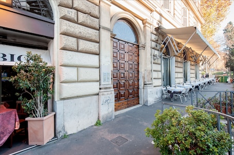 Exterior. Colosseo Panoramic Rooms
