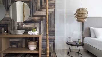 디럭스 스위트, 온수 욕조, 바다 전망 | 1 개의 침실, 미니바, 객실 내 금고, 책상