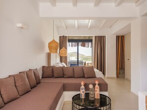 Deluxe Suite Sea View with Private Hot Jacuzzi | Minibar, in-room safe, desk, laptop workspace - Ftelia Bay Boutique Hotel Mykonos (Mykonos)