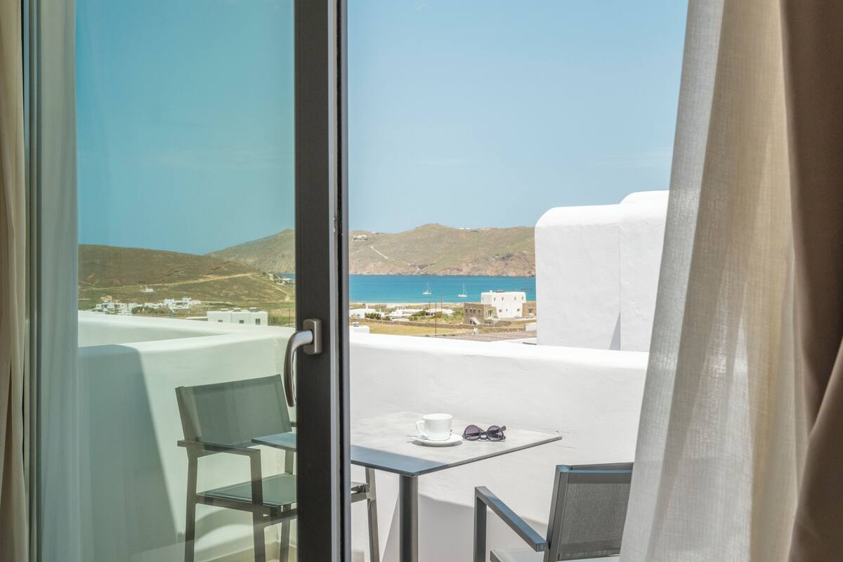 superior double or twin room, sea view | 1 bedroom, minibar, in-room safe, desk