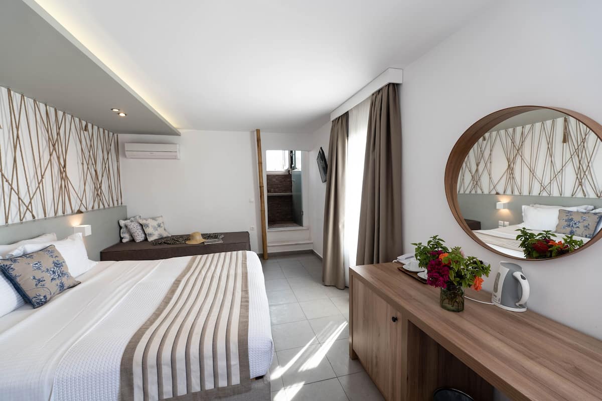 Kamar Standar, pemandangan gunung | 1 kamar tidur, minibar, brankas, dan meja kerja