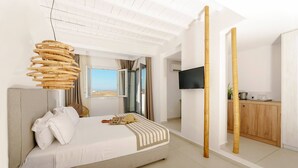 Una habitación de hotel moderna con una cama, una mesita de noche, un televisor y vistas al exterior.