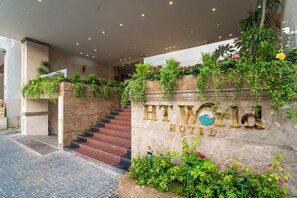 Front of property - Sea Front Hotel (Da Nang)
