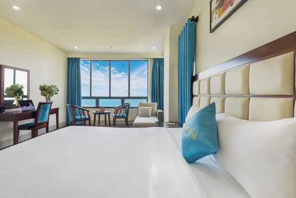 Chambre Double Deluxe, vue mer | Minibar, coffres-forts dans les chambres, bureau, Wi-Fi gratuit
