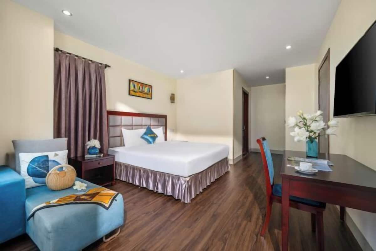 1 bedroom, minibar, in-room safe, desk