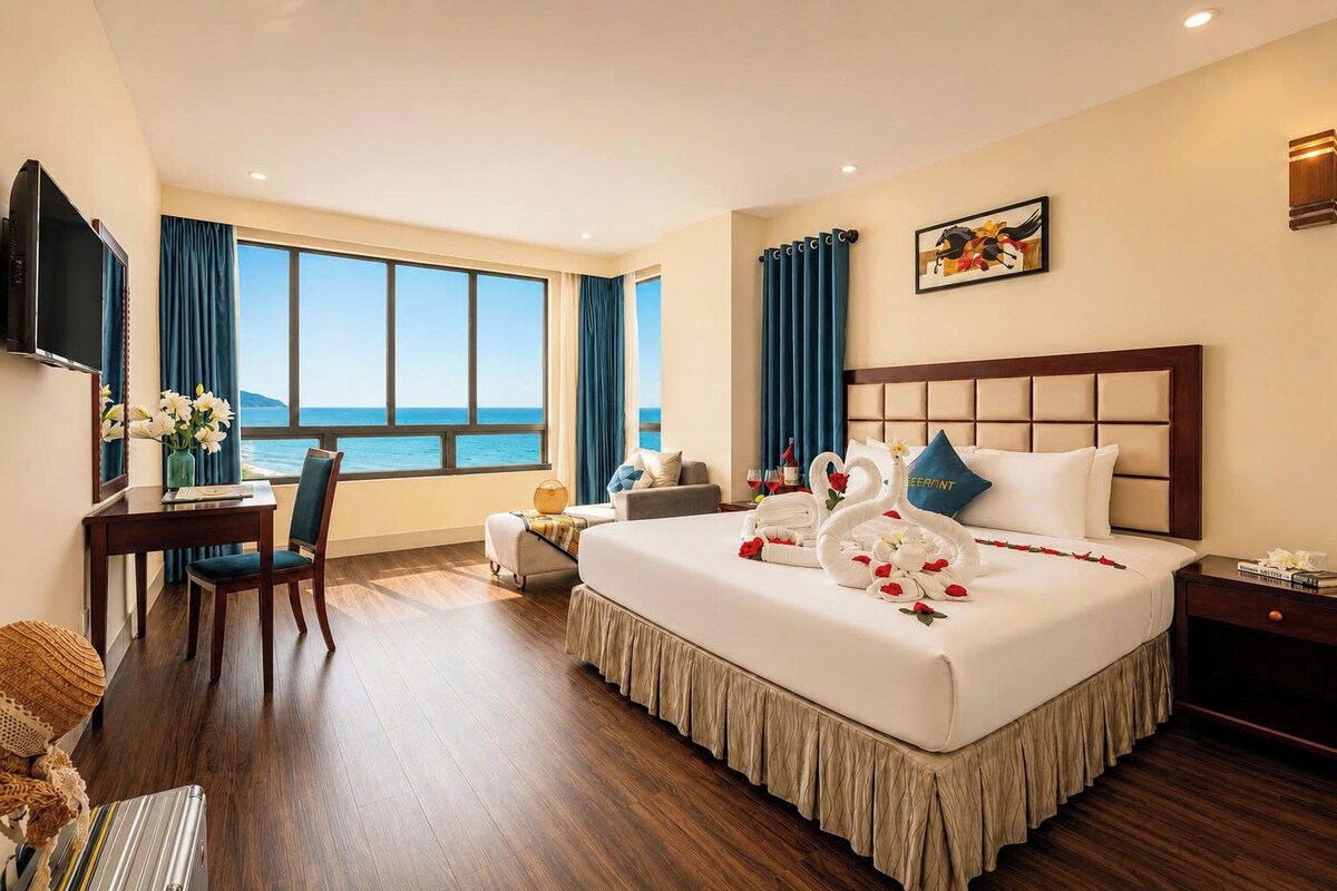 Habitación Deluxe doble, vistas al mar | Minibar, caja fuerte, escritorio y wifi gratis