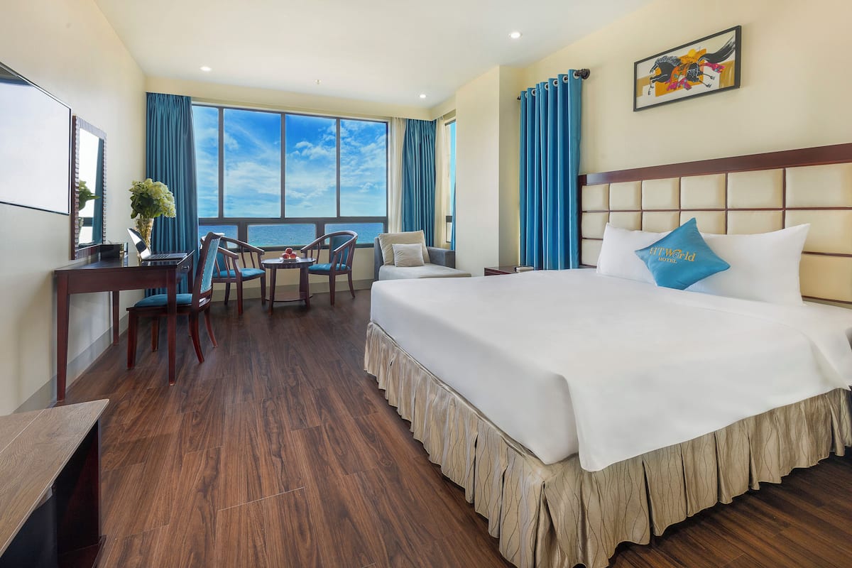 Deluxe Double Room, Sea View | 1 bedroom, minibar, in-room safe, desk
