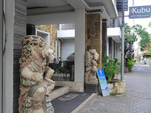 Property entrance - The Kubu Hotel (Kuta)