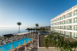 On the beach, beach towels - Evalena Beach Hotel (Paralimni)