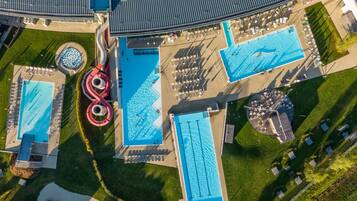 Indoor/outdoor pool