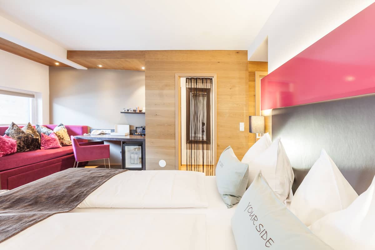 Premium Double Room, 1 King Bed, Balcony, City View | 2 bedrooms, hypo-allergenic bedding, free minibar items, in-room safe