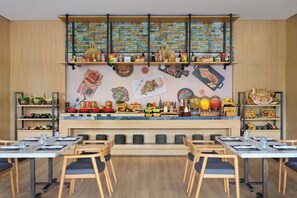 Daily buffet breakfast for a fee - Four Points by Sheraton Batam (Batam)