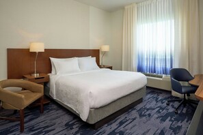 防过敏的被褥、办公桌、笔记本电脑工作区、熨斗/熨衣板