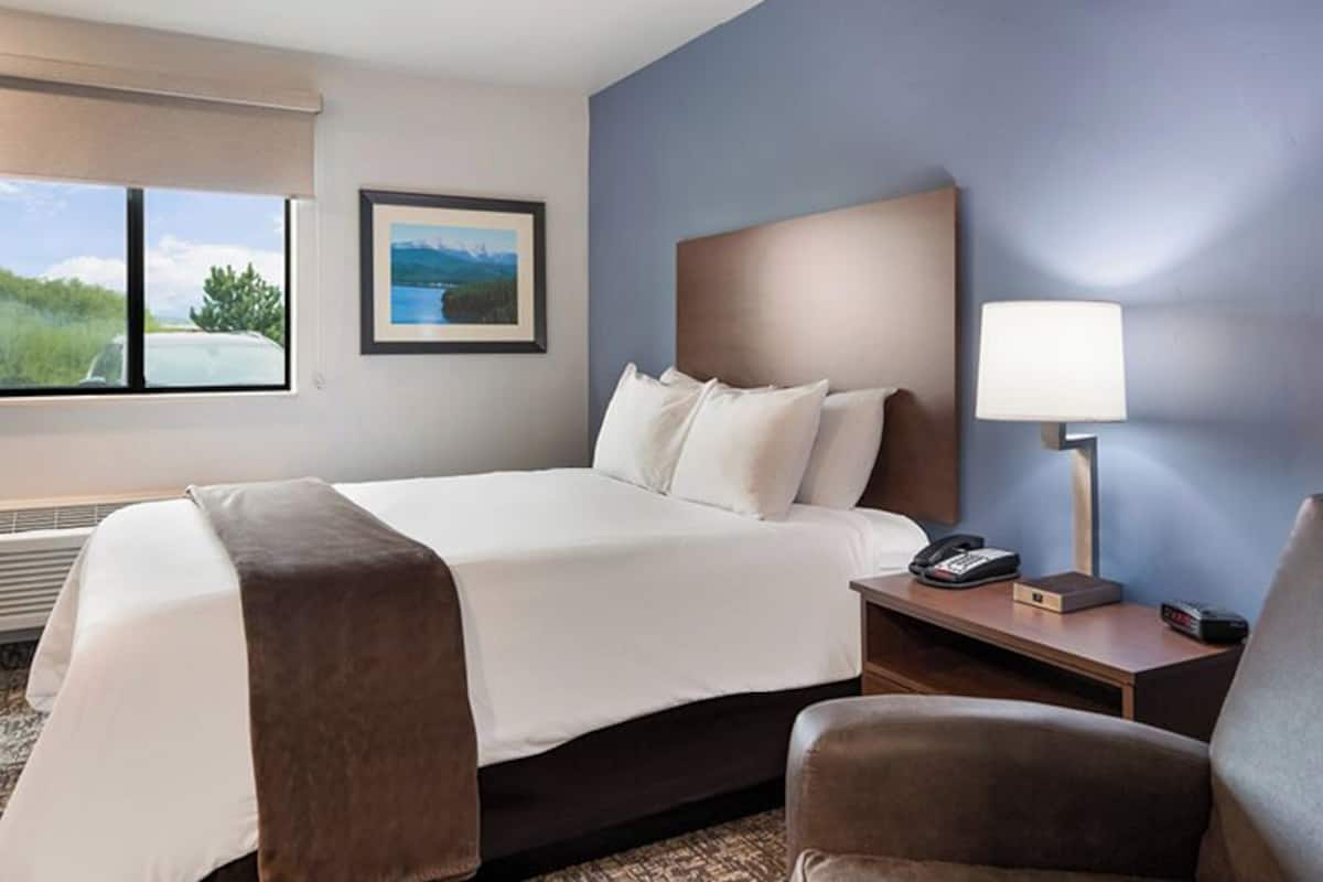 Premium bedding, pillowtop beds, desk, laptop workspace