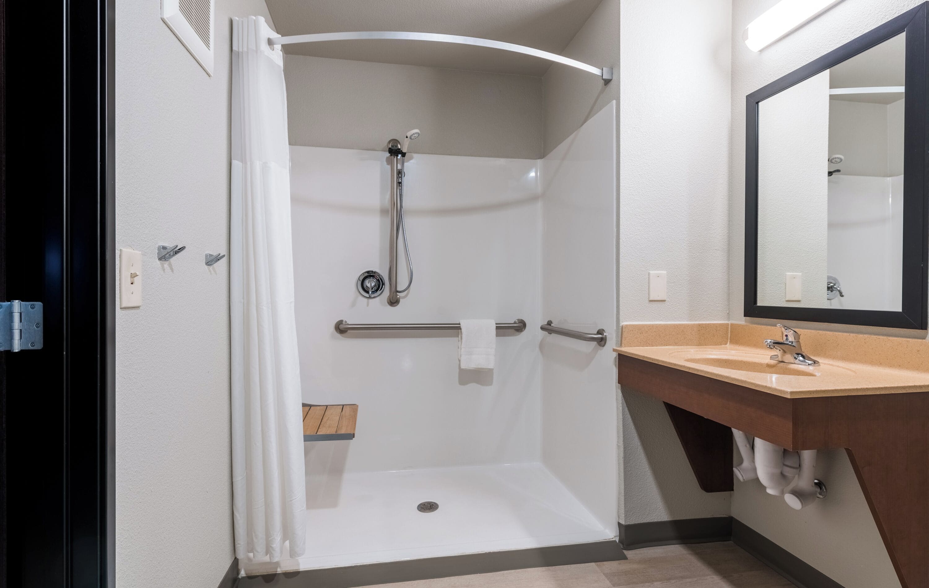 room, 1 queen bed, accessible (roll in shower) | bathroom | combined shower/bathtub, free toiletries, hair dryer, towels