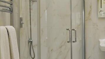 Standard Suite, Ensuite (With Shower) | Bathroom