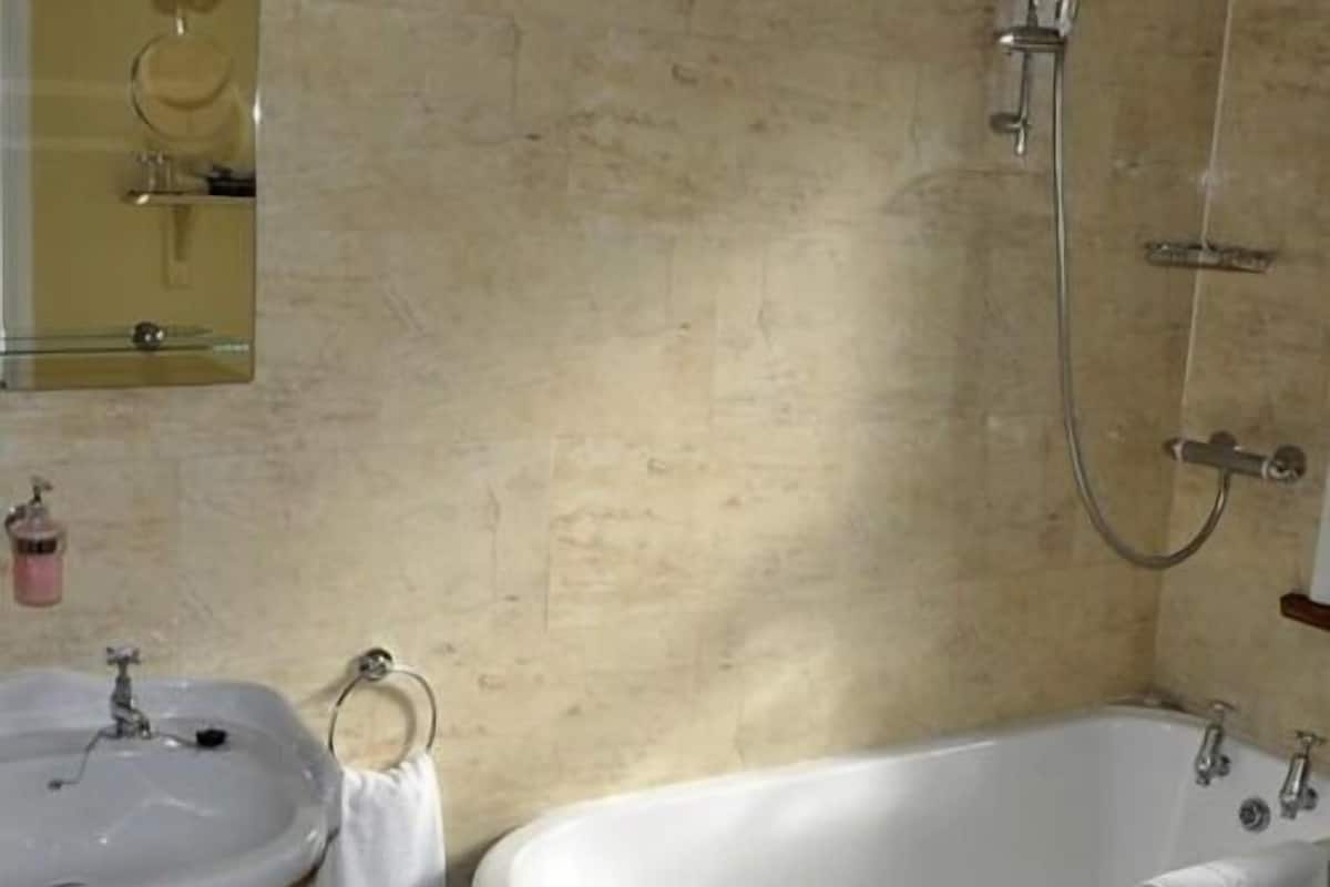 Standard Twin Room, Ensuite