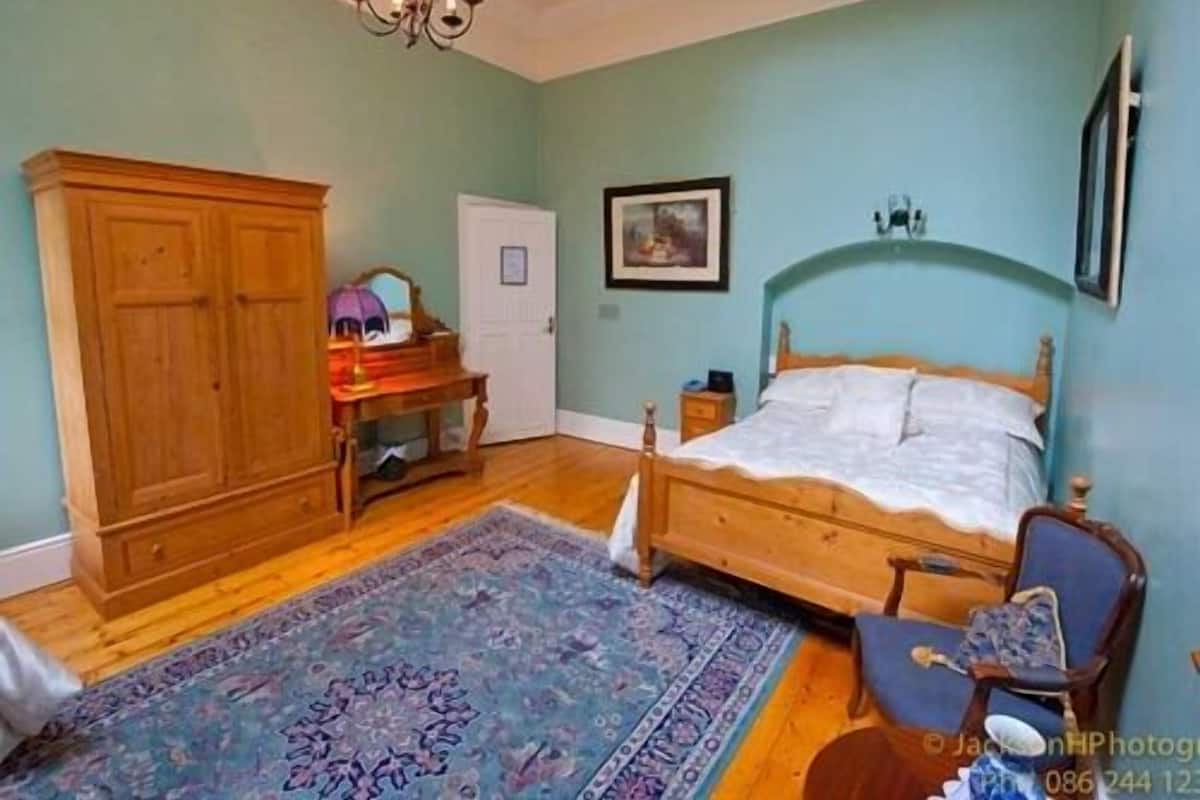 Standard Suite, Ensuite (With Shower)