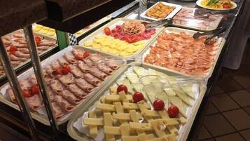 Esmorzar diari d'estil bufet gratuït