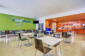 Free daily buffet breakfast  - One Leon Poliforum (León)