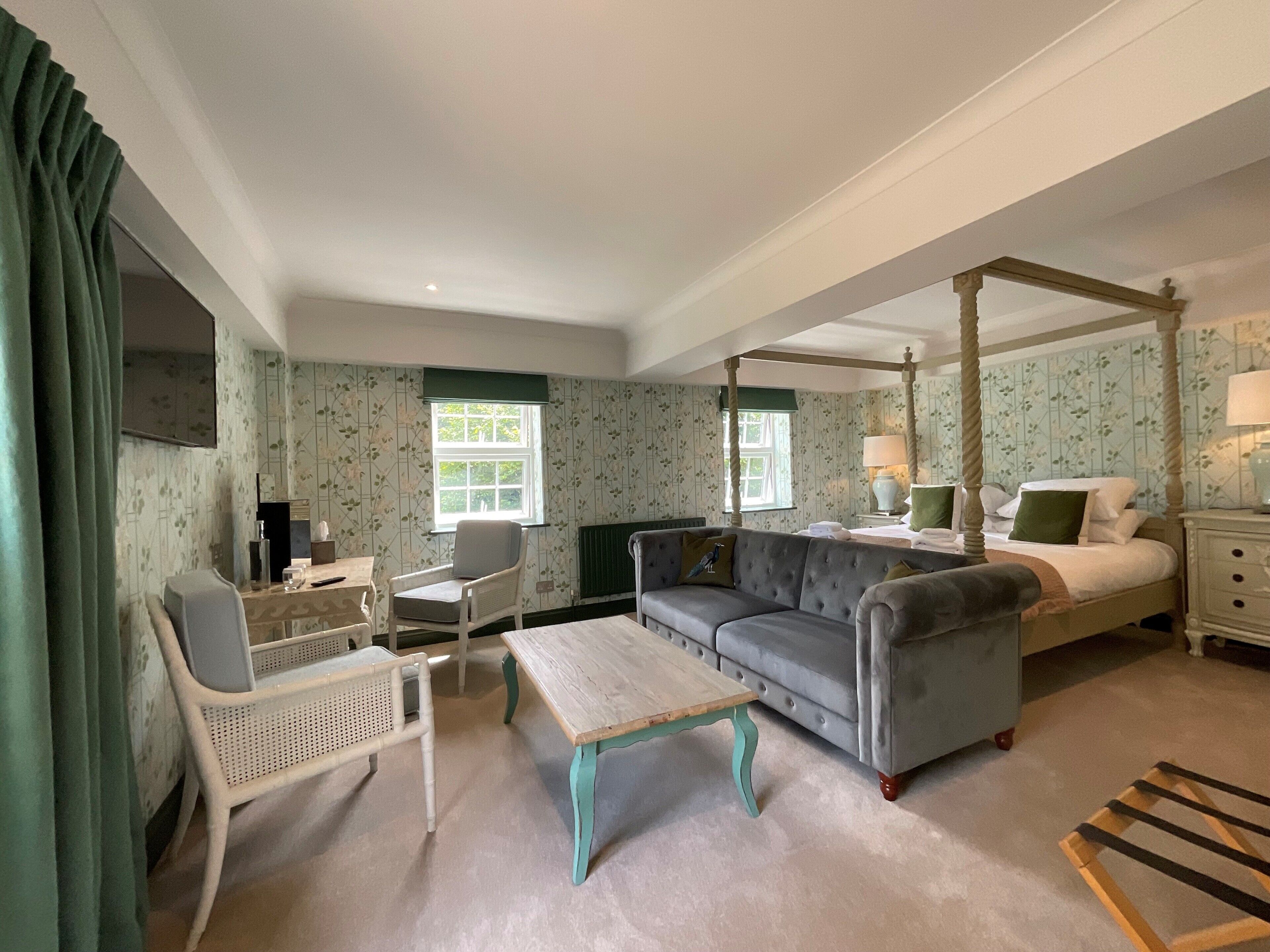 واي فاي مجانًا وملاءات أسرّة