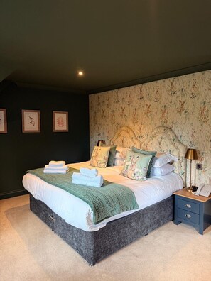 Deluxe Twin Room, 1 Bedroom | Free WiFi, bed sheets