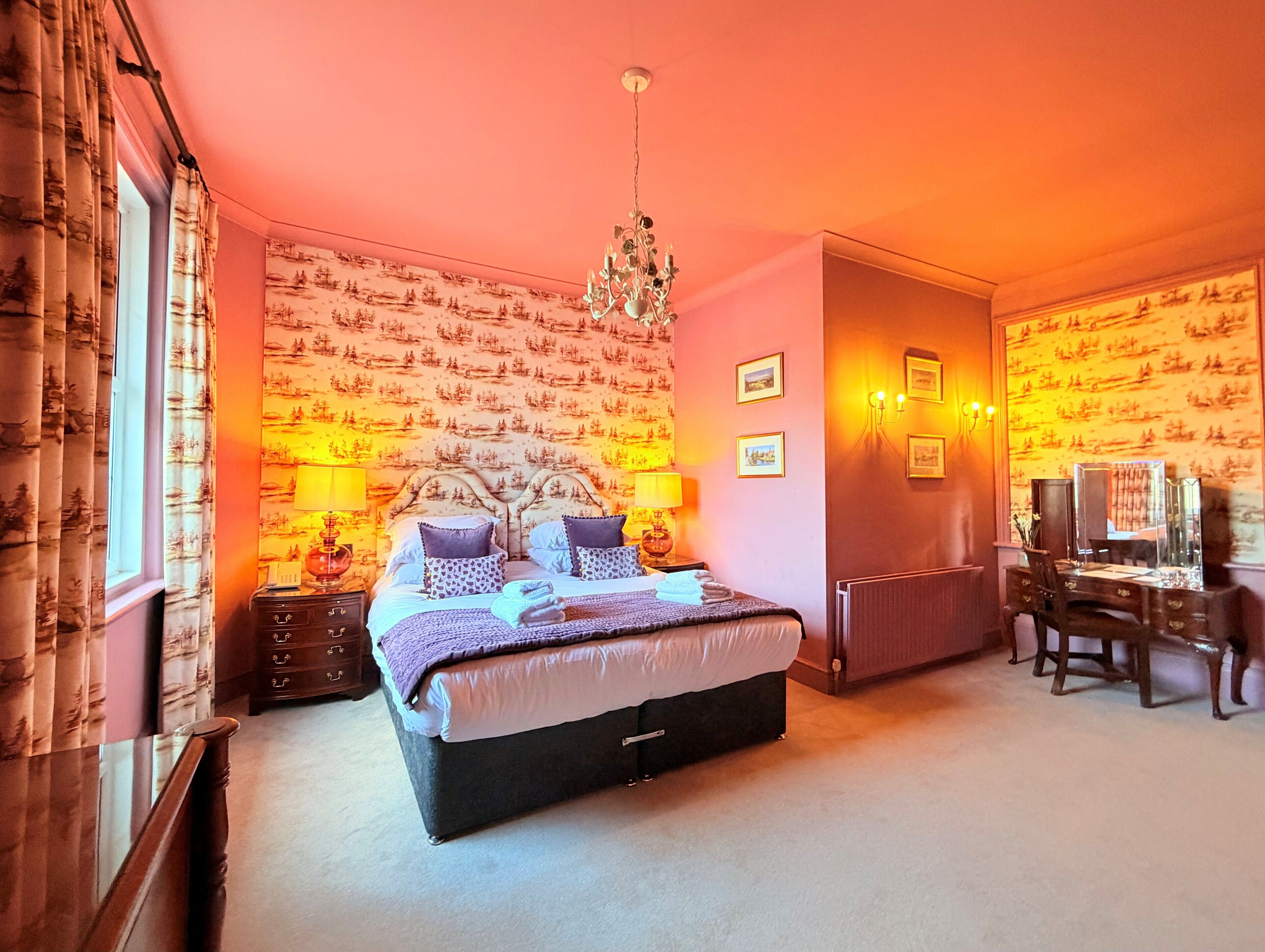 Grand Room | Free WiFi, bed sheets