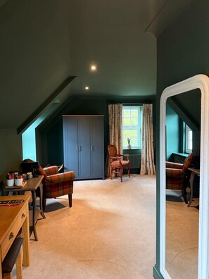 Deluxe Twin Room, 1 Bedroom | Free WiFi, bed sheets