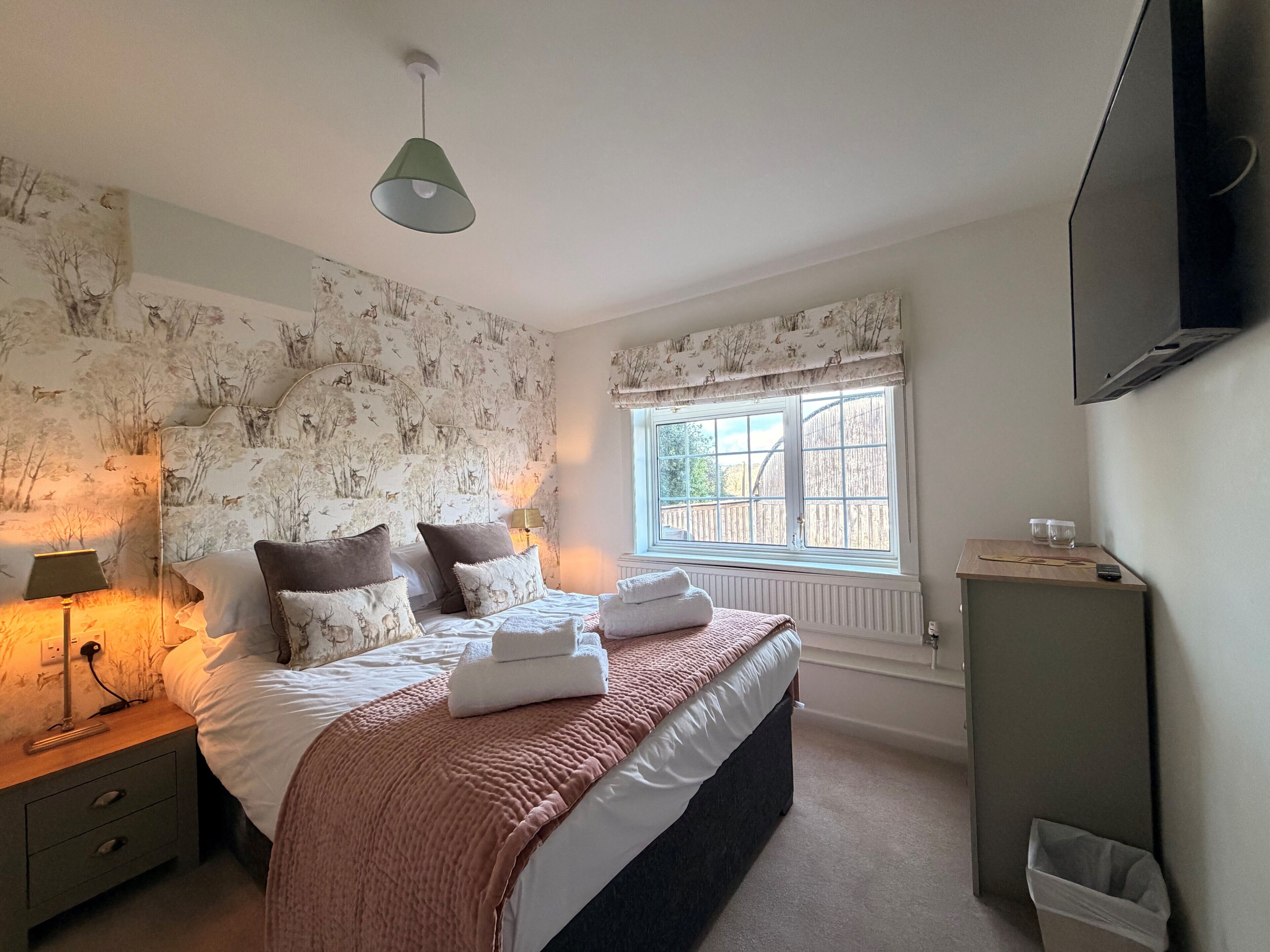 Free WiFi, bed sheets