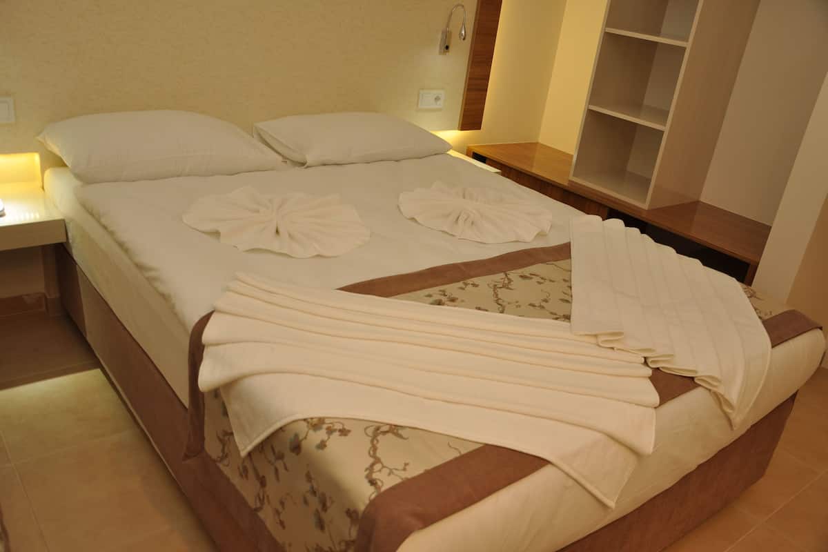 Double Room | 1 bedroom, desk, soundproofing, free cribs/infant beds