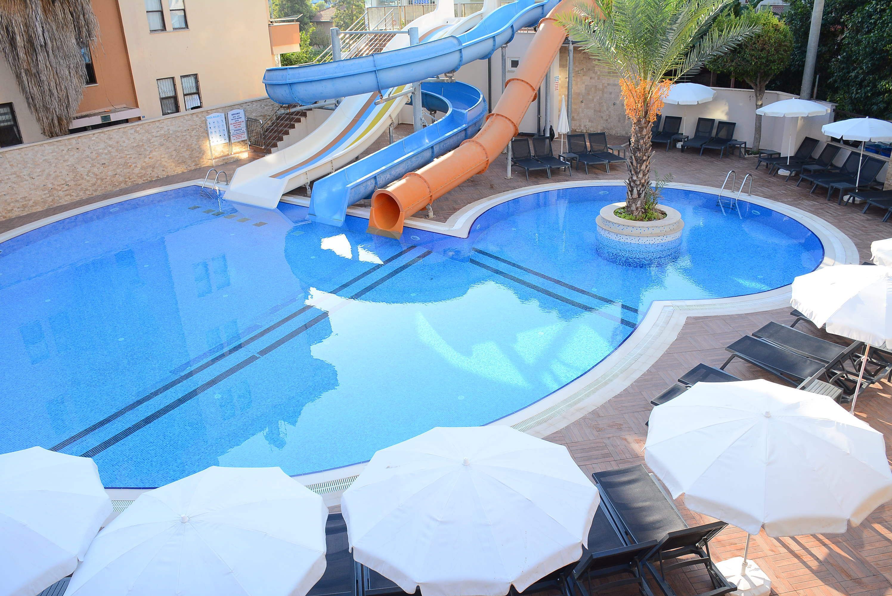 Outdoor pool, free pool cabanas, pool umbrellas