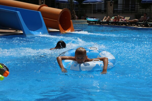 Outdoor pool, free pool cabanas, pool umbrellas