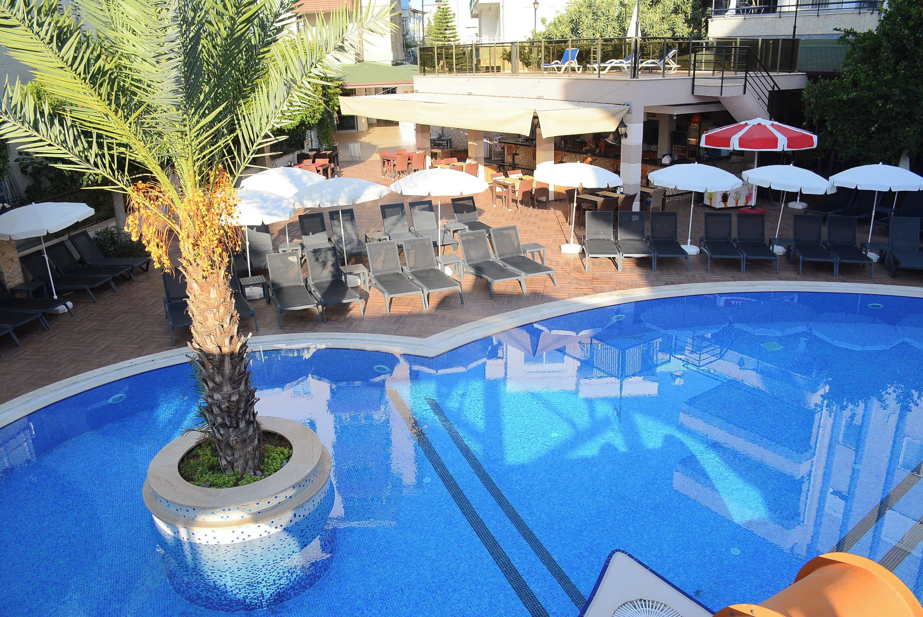 Outdoor pool, free cabanas, pool umbrellas