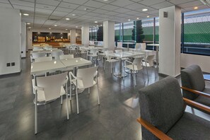 Free daily full breakfast 