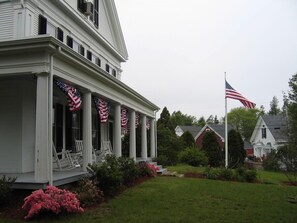 Property grounds - Liberty Hill Inn (Yarmouth Port)