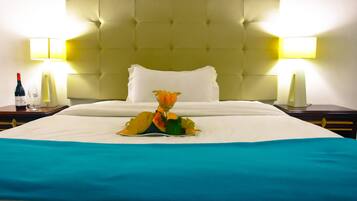 Signature Suite | Premium bedding, rollaway beds, free WiFi