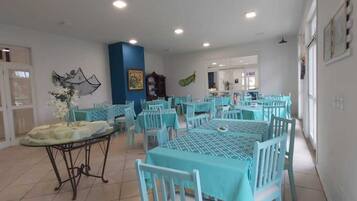 Desayuno bufé gratuito y diario