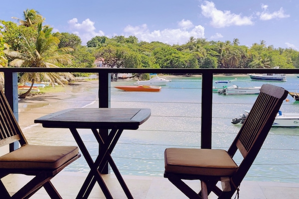 Kamar, 1 Tempat Tidur King, dapur kecil, pemandangan pantai | Pemandangan dari kamar