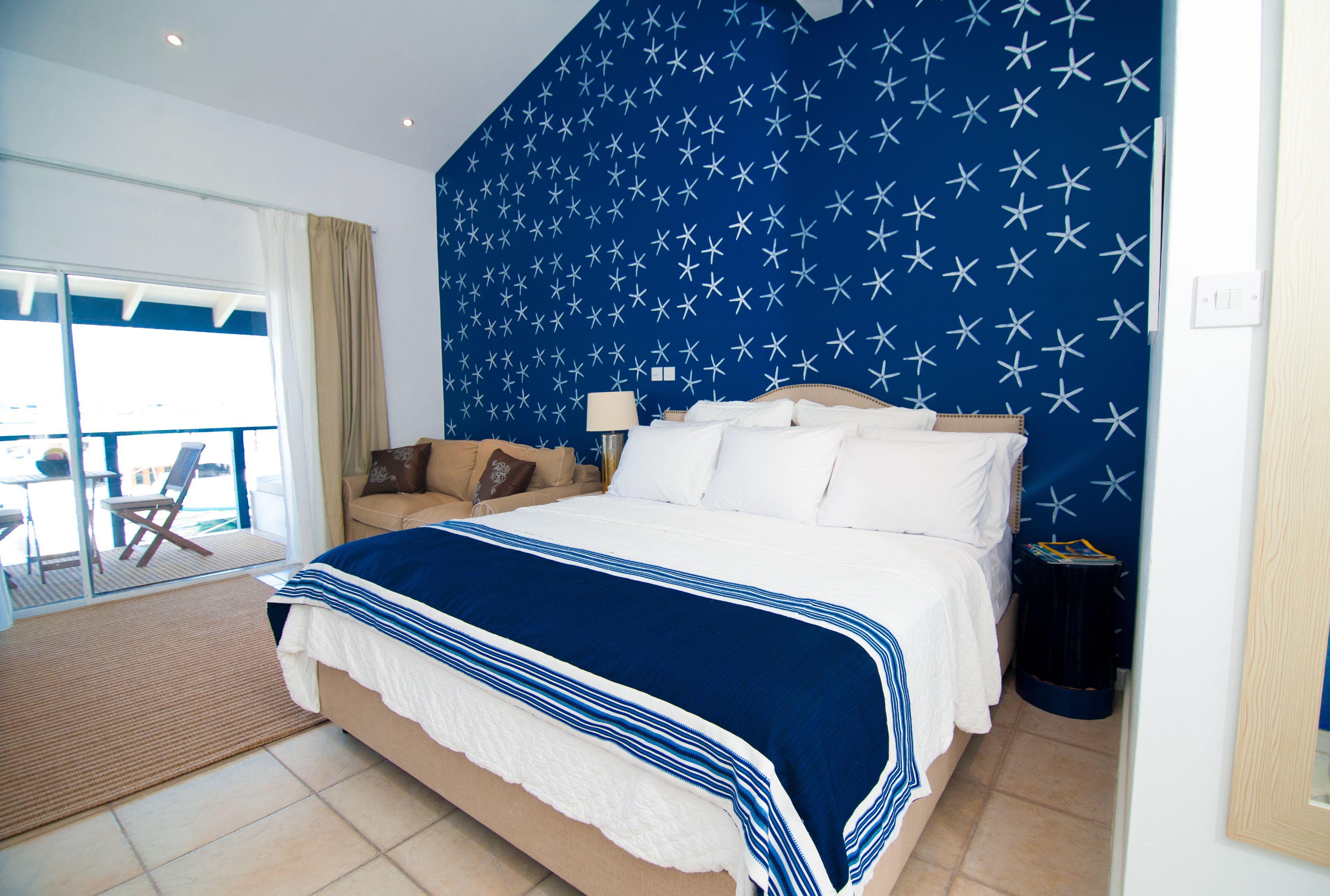 room, 1 king bed, marina view | balcony