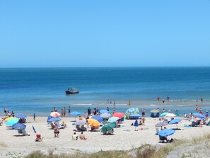 On the beach, beach umbrellas, beach towels, beach bar - Portobello Suites Hotel (La Paloma)