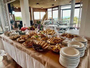 Free daily continental breakfast  - Portobello Suites Hotel (La Paloma)