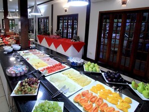 Breakfast buffet - Salvetti Praia Hotel (São Sebastião)