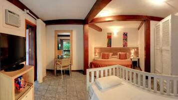 Quarto triplo standard | Frigobar, cofres nos quartos, escrivaninha, cortinas blackout