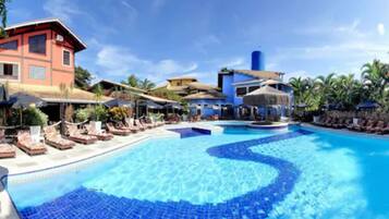 2 piscinas internas, 2 piscinas externas