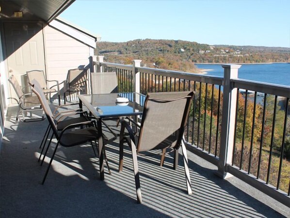 Apartment, 3 Schlafzimmer (3 Baths, 2 Living Rooms, Private Deck) | Balkon